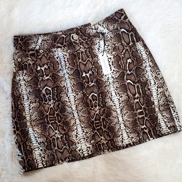 Topshop Dresses & Skirts - Topshop Moto Snakeskin Denim Mini Skirt Size 6 NWT